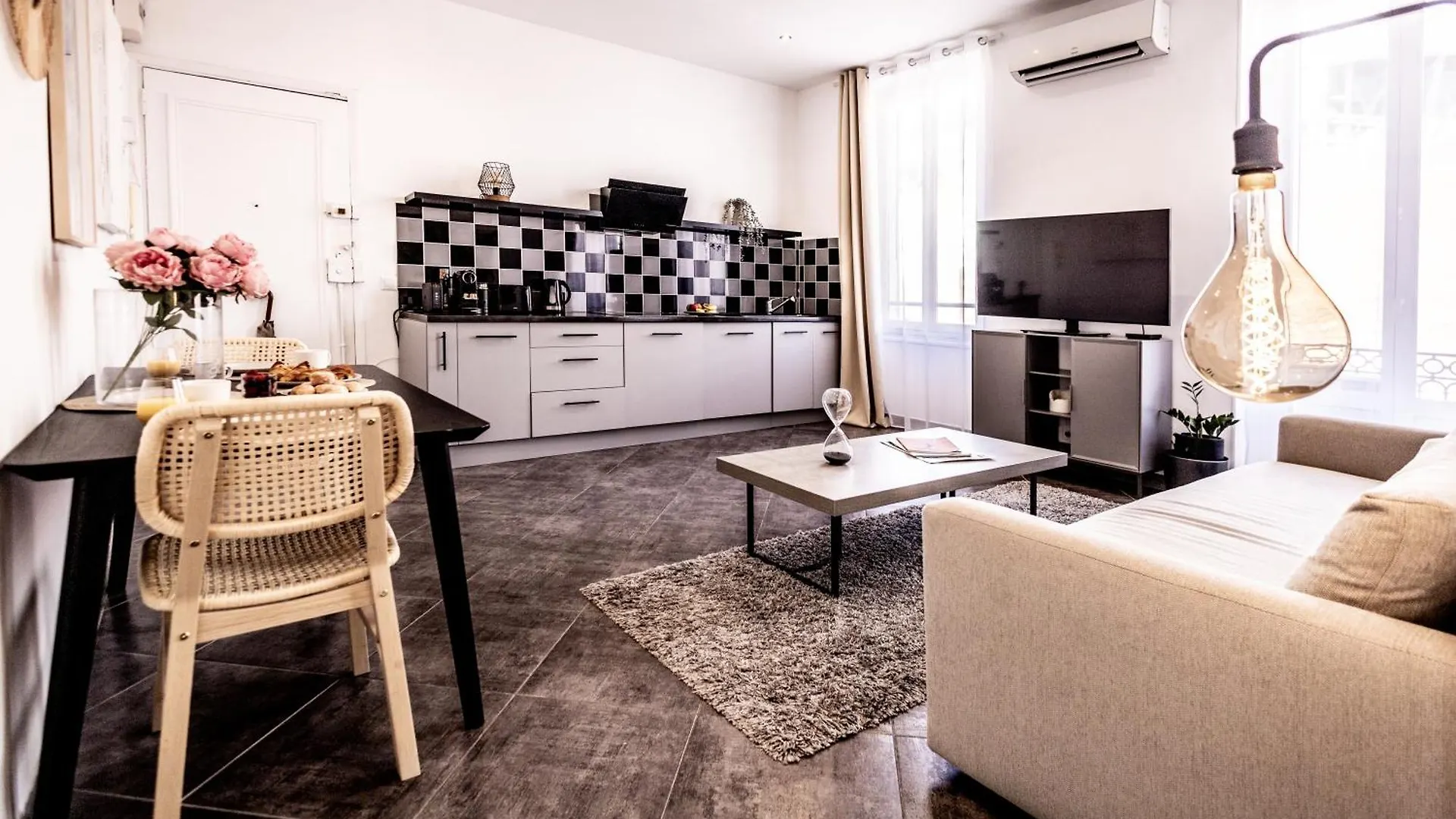 Smart Monaco Holiday, 6 Pax, Bnb Rickeys Beausoleil
